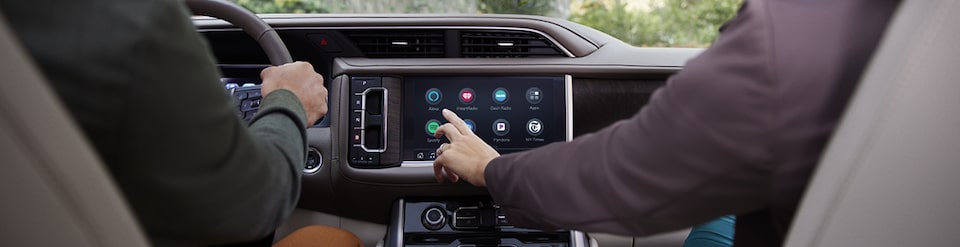 OnStar Guardian permite que tu copiloto utilice la pantalla de aplicaciones para buscar ubicaciones o pedir asistencia.
